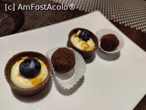 [P18] Restaurant Il Girasole; desert din partea casei » foto by crismis
 - 
<span class="allrVoted glyphicon glyphicon-heart hidden" id="av1515016"></span>
<a class="m-l-10 hidden" id="sv1515016" onclick="voting_Foto_DelVot(,1515016,27463)" role="button">șterge vot <span class="glyphicon glyphicon-remove"></span></a>
<a id="v91515016" class=" c-red"  onclick="voting_Foto_SetVot(1515016)" role="button"><span class="glyphicon glyphicon-heart-empty"></span> <b>LIKE</b> = Votează poza</a> <img class="hidden"  id="f1515016W9" src="/imagini/loader.gif" border="0" /><span class="AjErrMes hidden" id="e1515016ErM"></span>