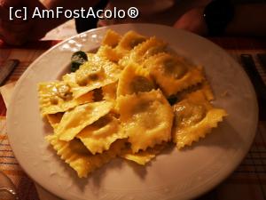 [P08] Ristorante Il Crottone; ravioli buni » foto by crismis
 - 
<span class="allrVoted glyphicon glyphicon-heart hidden" id="av1309318"></span>
<a class="m-l-10 hidden" id="sv1309318" onclick="voting_Foto_DelVot(,1309318,27565)" role="button">șterge vot <span class="glyphicon glyphicon-remove"></span></a>
<a id="v91309318" class=" c-red"  onclick="voting_Foto_SetVot(1309318)" role="button"><span class="glyphicon glyphicon-heart-empty"></span> <b>LIKE</b> = Votează poza</a> <img class="hidden"  id="f1309318W9" src="/imagini/loader.gif" border="0" /><span class="AjErrMes hidden" id="e1309318ErM"></span>