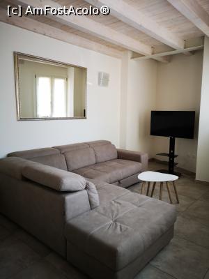 [P14] Casa Vacanze Marconi 22; living » foto by crismis
 - 
<span class="allrVoted glyphicon glyphicon-heart hidden" id="av1310874"></span>
<a class="m-l-10 hidden" id="sv1310874" onclick="voting_Foto_DelVot(,1310874,27583)" role="button">șterge vot <span class="glyphicon glyphicon-remove"></span></a>
<a id="v91310874" class=" c-red"  onclick="voting_Foto_SetVot(1310874)" role="button"><span class="glyphicon glyphicon-heart-empty"></span> <b>LIKE</b> = Votează poza</a> <img class="hidden"  id="f1310874W9" src="/imagini/loader.gif" border="0" /><span class="AjErrMes hidden" id="e1310874ErM"></span>