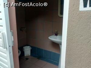 [P27] Hotel Pantheon - toaleta de la piscina » foto by calator65
 - 
<span class="allrVoted glyphicon glyphicon-heart hidden" id="av1327805"></span>
<a class="m-l-10 hidden" id="sv1327805" onclick="voting_Foto_DelVot(,1327805,27727)" role="button">șterge vot <span class="glyphicon glyphicon-remove"></span></a>
<a id="v91327805" class=" c-red"  onclick="voting_Foto_SetVot(1327805)" role="button"><span class="glyphicon glyphicon-heart-empty"></span> <b>LIKE</b> = Votează poza</a> <img class="hidden"  id="f1327805W9" src="/imagini/loader.gif" border="0" /><span class="AjErrMes hidden" id="e1327805ErM"></span>