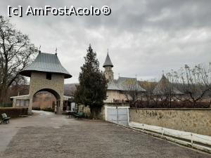 [P34] Mănăstirea Vlădiceni » foto by adso
 - 
<span class="allrVoted glyphicon glyphicon-heart hidden" id="av1338303"></span>
<a class="m-l-10 hidden" id="sv1338303" onclick="voting_Foto_DelVot(,1338303,27797)" role="button">șterge vot <span class="glyphicon glyphicon-remove"></span></a>
<a id="v91338303" class=" c-red"  onclick="voting_Foto_SetVot(1338303)" role="button"><span class="glyphicon glyphicon-heart-empty"></span> <b>LIKE</b> = Votează poza</a> <img class="hidden"  id="f1338303W9" src="/imagini/loader.gif" border="0" /><span class="AjErrMes hidden" id="e1338303ErM"></span>