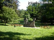 [P06] Craiova - Parcul Romanescu - grupul statuar parca ar fi in poiana unei paduri, , atat de mare este parcul » foto by Diaura*
 - 
<span class="allrVoted glyphicon glyphicon-heart hidden" id="av82845"></span>
<a class="m-l-10 hidden" id="sv82845" onclick="voting_Foto_DelVot(,82845,27821)" role="button">șterge vot <span class="glyphicon glyphicon-remove"></span></a>
<a id="v982845" class=" c-red"  onclick="voting_Foto_SetVot(82845)" role="button"><span class="glyphicon glyphicon-heart-empty"></span> <b>LIKE</b> = Votează poza</a> <img class="hidden"  id="f82845W9" src="/imagini/loader.gif" border="0" /><span class="AjErrMes hidden" id="e82845ErM"></span>