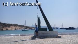 [P21] Subsemnatul langa monumentul lui Pitagora. » foto by ovidiuyepi
 - 
<span class="allrVoted glyphicon glyphicon-heart hidden" id="av1219277"></span>
<a class="m-l-10 hidden" id="sv1219277" onclick="voting_Foto_DelVot(,1219277,27937)" role="button">șterge vot <span class="glyphicon glyphicon-remove"></span></a>
<a id="v91219277" class=" c-red"  onclick="voting_Foto_SetVot(1219277)" role="button"><span class="glyphicon glyphicon-heart-empty"></span> <b>LIKE</b> = Votează poza</a> <img class="hidden"  id="f1219277W9" src="/imagini/loader.gif" border="0" /><span class="AjErrMes hidden" id="e1219277ErM"></span>