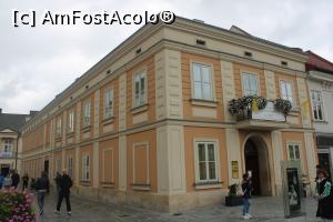 [P10] Wadowice, Plac Jana Pawła II, Muzeum Dom Rodzinny Ojca Świętego Jana Pawła – Muzeul Căminul Familiei Sfântului Părinte Ioan Paul al II-lea » foto by mprofeanu
 - 
<span class="allrVoted glyphicon glyphicon-heart hidden" id="av1354137"></span>
<a class="m-l-10 hidden" id="sv1354137" onclick="voting_Foto_DelVot(,1354137,27945)" role="button">șterge vot <span class="glyphicon glyphicon-remove"></span></a>
<a id="v91354137" class=" c-red"  onclick="voting_Foto_SetVot(1354137)" role="button"><span class="glyphicon glyphicon-heart-empty"></span> <b>LIKE</b> = Votează poza</a> <img class="hidden"  id="f1354137W9" src="/imagini/loader.gif" border="0" /><span class="AjErrMes hidden" id="e1354137ErM"></span>