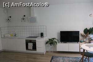 [P09] Poznań, Mint Apartment, Camera-sufragerie, Bucătăria Masa și Televizorul dintre plante verzi » foto by mprofeanu
 - 
<span class="allrVoted glyphicon glyphicon-heart hidden" id="av1368750"></span>
<a class="m-l-10 hidden" id="sv1368750" onclick="voting_Foto_DelVot(,1368750,28070)" role="button">șterge vot <span class="glyphicon glyphicon-remove"></span></a>
<a id="v91368750" class=" c-red"  onclick="voting_Foto_SetVot(1368750)" role="button"><span class="glyphicon glyphicon-heart-empty"></span> <b>LIKE</b> = Votează poza</a> <img class="hidden"  id="f1368750W9" src="/imagini/loader.gif" border="0" /><span class="AjErrMes hidden" id="e1368750ErM"></span>