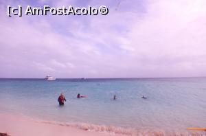 [P32] Michaelmas Cay - înainte de prima sesiune de snorkeling plecând de pe insulița sălbatică. Stânga sus este vasul Seastar, puțin mai jos stânga subsemnatul » foto by AZE
 - 
<span class="allrVoted glyphicon glyphicon-heart hidden" id="av1375172"></span>
<a class="m-l-10 hidden" id="sv1375172" onclick="voting_Foto_DelVot(,1375172,28119)" role="button">șterge vot <span class="glyphicon glyphicon-remove"></span></a>
<a id="v91375172" class=" c-red"  onclick="voting_Foto_SetVot(1375172)" role="button"><span class="glyphicon glyphicon-heart-empty"></span> <b>LIKE</b> = Votează poza</a> <img class="hidden"  id="f1375172W9" src="/imagini/loader.gif" border="0" /><span class="AjErrMes hidden" id="e1375172ErM"></span>