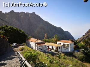 [P16] Masca, vedere din șosea asupra piațetei cu mica biserică » foto by crismis
 - 
<span class="allrVoted glyphicon glyphicon-heart hidden" id="av1158350"></span>
<a class="m-l-10 hidden" id="sv1158350" onclick="voting_Foto_DelVot(,1158350,28123)" role="button">șterge vot <span class="glyphicon glyphicon-remove"></span></a>
<a id="v91158350" class=" c-red"  onclick="voting_Foto_SetVot(1158350)" role="button"><span class="glyphicon glyphicon-heart-empty"></span> <b>LIKE</b> = Votează poza</a> <img class="hidden"  id="f1158350W9" src="/imagini/loader.gif" border="0" /><span class="AjErrMes hidden" id="e1158350ErM"></span>