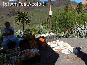 [P33] Vânzător ambulant din Masca » foto by irinad
 - 
<span class="allrVoted glyphicon glyphicon-heart hidden" id="av1350026"></span>
<a class="m-l-10 hidden" id="sv1350026" onclick="voting_Foto_DelVot(,1350026,28123)" role="button">șterge vot <span class="glyphicon glyphicon-remove"></span></a>
<a id="v91350026" class=" c-red"  onclick="voting_Foto_SetVot(1350026)" role="button"><span class="glyphicon glyphicon-heart-empty"></span> <b>LIKE</b> = Votează poza</a> <img class="hidden"  id="f1350026W9" src="/imagini/loader.gif" border="0" /><span class="AjErrMes hidden" id="e1350026ErM"></span>