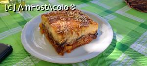 [P38] Mousaka, Caracatiţă şi kalamari, taverna To Asygrito » foto by irinad
 - 
<span class="allrVoted glyphicon glyphicon-heart hidden" id="av1402009"></span>
<a class="m-l-10 hidden" id="sv1402009" onclick="voting_Foto_DelVot(,1402009,28347)" role="button">șterge vot <span class="glyphicon glyphicon-remove"></span></a>
<a id="v91402009" class=" c-red"  onclick="voting_Foto_SetVot(1402009)" role="button"><span class="glyphicon glyphicon-heart-empty"></span> <b>LIKE</b> = Votează poza</a> <img class="hidden"  id="f1402009W9" src="/imagini/loader.gif" border="0" /><span class="AjErrMes hidden" id="e1402009ErM"></span>