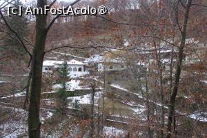 [P20] Mănăstirirea Jgheaburi  văzută de pe Drumul Mănăstirii printre copacii desfrunziți » foto by mprofeanu
 - 
<span class="allrVoted glyphicon glyphicon-heart hidden" id="av1404042"></span>
<a class="m-l-10 hidden" id="sv1404042" onclick="voting_Foto_DelVot(,1404042,28367)" role="button">șterge vot <span class="glyphicon glyphicon-remove"></span></a>
<a id="v91404042" class=" c-red"  onclick="voting_Foto_SetVot(1404042)" role="button"><span class="glyphicon glyphicon-heart-empty"></span> <b>LIKE</b> = Votează poza</a> <img class="hidden"  id="f1404042W9" src="/imagini/loader.gif" border="0" /><span class="AjErrMes hidden" id="e1404042ErM"></span>