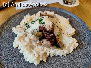 [P29] Pivovarsky dum Poupe; risotto cu pui, dovlecei, roșii uscate și parmezan » foto by crismis
 - 
<span class="allrVoted glyphicon glyphicon-heart hidden" id="av1407878"></span>
<a class="m-l-10 hidden" id="sv1407878" onclick="voting_Foto_DelVot(,1407878,28395)" role="button">șterge vot <span class="glyphicon glyphicon-remove"></span></a>
<a id="v91407878" class=" c-red"  onclick="voting_Foto_SetVot(1407878)" role="button"><span class="glyphicon glyphicon-heart-empty"></span> <b>LIKE</b> = Votează poza</a> <img class="hidden"  id="f1407878W9" src="/imagini/loader.gif" border="0" /><span class="AjErrMes hidden" id="e1407878ErM"></span>