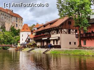 [P43] Plutind pe Vltava la Cesky Krumlov; trecem pe lângă hotelul nostru » foto by crismis
 - 
<span class="allrVoted glyphicon glyphicon-heart hidden" id="av1410318"></span>
<a class="m-l-10 hidden" id="sv1410318" onclick="voting_Foto_DelVot(,1410318,28431)" role="button">șterge vot <span class="glyphicon glyphicon-remove"></span></a>
<a id="v91410318" class=" c-red"  onclick="voting_Foto_SetVot(1410318)" role="button"><span class="glyphicon glyphicon-heart-empty"></span> <b>LIKE</b> = Votează poza</a> <img class="hidden"  id="f1410318W9" src="/imagini/loader.gif" border="0" /><span class="AjErrMes hidden" id="e1410318ErM"></span>