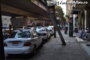 [P02] Strada 26 Iulie, imediat ce am coborat de pe pod. Se face la dreapta pentru Abou el Sid. Aici se vede si o coada de taxiuri. Zamalek.  » foto by TraianS
 - 
<span class="allrVoted glyphicon glyphicon-heart hidden" id="av572461"></span>
<a class="m-l-10 hidden" id="sv572461" onclick="voting_Foto_DelVot(,572461,28496)" role="button">șterge vot <span class="glyphicon glyphicon-remove"></span></a>
<a id="v9572461" class=" c-red"  onclick="voting_Foto_SetVot(572461)" role="button"><span class="glyphicon glyphicon-heart-empty"></span> <b>LIKE</b> = Votează poza</a> <img class="hidden"  id="f572461W9" src="/imagini/loader.gif" border="0" /><span class="AjErrMes hidden" id="e572461ErM"></span>