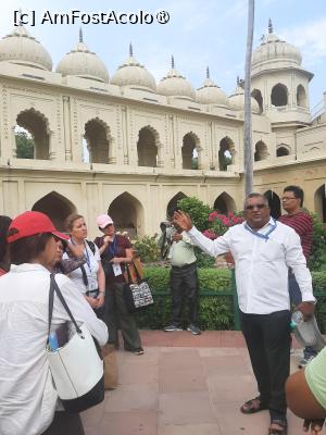 P09 [JUL-2024] Bara Imambara - Prima curte (ghidul e cel fără pălărie albă :) )