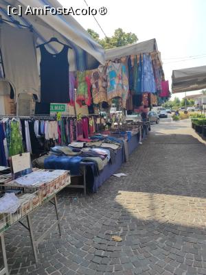 [P26] Targul din Castelnuovo » foto by ilee
 - 
<span class="allrVoted glyphicon glyphicon-heart hidden" id="av1444345"></span>
<a class="m-l-10 hidden" id="sv1444345" onclick="voting_Foto_DelVot(,1444345,28691)" role="button">șterge vot <span class="glyphicon glyphicon-remove"></span></a>
<a id="v91444345" class=" c-red"  onclick="voting_Foto_SetVot(1444345)" role="button"><span class="glyphicon glyphicon-heart-empty"></span> <b>LIKE</b> = Votează poza</a> <img class="hidden"  id="f1444345W9" src="/imagini/loader.gif" border="0" /><span class="AjErrMes hidden" id="e1444345ErM"></span>