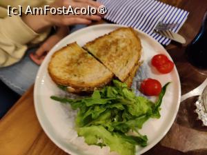 [P26] Dunmore House; mozzarella sandwich » foto by crismis
 - 
<span class="allrVoted glyphicon glyphicon-heart hidden" id="av1454476"></span>
<a class="m-l-10 hidden" id="sv1454476" onclick="voting_Foto_DelVot(,1454476,28771)" role="button">șterge vot <span class="glyphicon glyphicon-remove"></span></a>
<a id="v91454476" class=" c-red"  onclick="voting_Foto_SetVot(1454476)" role="button"><span class="glyphicon glyphicon-heart-empty"></span> <b>LIKE</b> = Votează poza</a> <img class="hidden"  id="f1454476W9" src="/imagini/loader.gif" border="0" /><span class="AjErrMes hidden" id="e1454476ErM"></span>