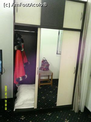 [P10] 10. Dulapul de haine, cu oglindă și pernele. » foto by doinafil
 - 
<span class="allrVoted glyphicon glyphicon-heart hidden" id="av1505831"></span>
<a class="m-l-10 hidden" id="sv1505831" onclick="voting_Foto_DelVot(,1505831,28911)" role="button">șterge vot <span class="glyphicon glyphicon-remove"></span></a>
<a id="v91505831" class=" c-red"  onclick="voting_Foto_SetVot(1505831)" role="button"><span class="glyphicon glyphicon-heart-empty"></span> <b>LIKE</b> = Votează poza</a> <img class="hidden"  id="f1505831W9" src="/imagini/loader.gif" border="0" /><span class="AjErrMes hidden" id="e1505831ErM"></span>