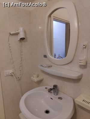 [P14] La Roccete Mare - camera 111 » foto by crismis
 - 
<span class="allrVoted glyphicon glyphicon-heart hidden" id="av1493648"></span>
<a class="m-l-10 hidden" id="sv1493648" onclick="voting_Foto_DelVot(,1493648,29078)" role="button">șterge vot <span class="glyphicon glyphicon-remove"></span></a>
<a id="v91493648" class=" c-red"  onclick="voting_Foto_SetVot(1493648)" role="button"><span class="glyphicon glyphicon-heart-empty"></span> <b>LIKE</b> = Votează poza</a> <img class="hidden"  id="f1493648W9" src="/imagini/loader.gif" border="0" /><span class="AjErrMes hidden" id="e1493648ErM"></span>