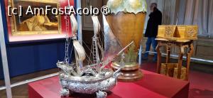 [P33] 33. Obiecte ce au aparținut reginei, aici o corabie-samovar - din argint - și un suport pentru umbrele. » foto by doinafil
 - 
<span class="allrVoted glyphicon glyphicon-heart hidden" id="av1524115"></span>
<a class="m-l-10 hidden" id="sv1524115" onclick="voting_Foto_DelVot(,1524115,29149)" role="button">șterge vot <span class="glyphicon glyphicon-remove"></span></a>
<a id="v91524115" class=" c-red"  onclick="voting_Foto_SetVot(1524115)" role="button"><span class="glyphicon glyphicon-heart-empty"></span> <b>LIKE</b> = Votează poza</a> <img class="hidden"  id="f1524115W9" src="/imagini/loader.gif" border="0" /><span class="AjErrMes hidden" id="e1524115ErM"></span>