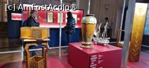 [P39] 39. În stânga este suportul pentru corespondență, al reginei; în mijloc este suportul pentru umbrele și „corabia-samovar”. » foto by doinafil
 - 
<span class="allrVoted glyphicon glyphicon-heart hidden" id="av1524121"></span>
<a class="m-l-10 hidden" id="sv1524121" onclick="voting_Foto_DelVot(,1524121,29149)" role="button">șterge vot <span class="glyphicon glyphicon-remove"></span></a>
<a id="v91524121" class=" c-red"  onclick="voting_Foto_SetVot(1524121)" role="button"><span class="glyphicon glyphicon-heart-empty"></span> <b>LIKE</b> = Votează poza</a> <img class="hidden"  id="f1524121W9" src="/imagini/loader.gif" border="0" /><span class="AjErrMes hidden" id="e1524121ErM"></span>