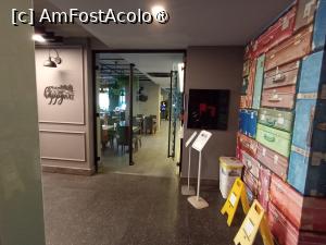 [P19] Intrarea în Restaurant drept în față. La dreapta este Camera pentru bagaje. » foto by ovidiuyepi
 - 
<span class="allrVoted glyphicon glyphicon-heart hidden" id="av1504889"></span>
<a class="m-l-10 hidden" id="sv1504889" onclick="voting_Foto_DelVot(,1504889,29168)" role="button">șterge vot <span class="glyphicon glyphicon-remove"></span></a>
<a id="v91504889" class=" c-red"  onclick="voting_Foto_SetVot(1504889)" role="button"><span class="glyphicon glyphicon-heart-empty"></span> <b>LIKE</b> = Votează poza</a> <img class="hidden"  id="f1504889W9" src="/imagini/loader.gif" border="0" /><span class="AjErrMes hidden" id="e1504889ErM"></span>