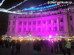 [P10] cladirea luminata care adaposteste sediul BCR pe o latura a piatetei » foto by amero
 - 
<span class="allrVoted glyphicon glyphicon-heart hidden" id="av583453"></span>
<a class="m-l-10 hidden" id="sv583453" onclick="voting_Foto_DelVot(,583453,29197)" role="button">șterge vot <span class="glyphicon glyphicon-remove"></span></a>
<a id="v9583453" class=" c-red"  onclick="voting_Foto_SetVot(583453)" role="button"><span class="glyphicon glyphicon-heart-empty"></span> <b>LIKE</b> = Votează poza</a> <img class="hidden"  id="f583453W9" src="/imagini/loader.gif" border="0" /><span class="AjErrMes hidden" id="e583453ErM"></span>