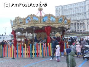 [P22] București - T&acirc;rgul de Crăciun 2022. &Icirc;nghesuială mare la carusel. » foto by iulianic
 - 
<span class="allrVoted glyphicon glyphicon-heart hidden" id="av1341646"></span>
<a class="m-l-10 hidden" id="sv1341646" onclick="voting_Foto_DelVot(,1341646,29197)" role="button">șterge vot <span class="glyphicon glyphicon-remove"></span></a>
<a id="v91341646" class=" c-red"  onclick="voting_Foto_SetVot(1341646)" role="button"><span class="glyphicon glyphicon-heart-empty"></span> <b>LIKE</b> = Votează poza</a> <img class="hidden"  id="f1341646W9" src="/imagini/loader.gif" border="0" /><span class="AjErrMes hidden" id="e1341646ErM"></span>