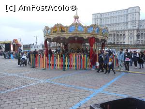 [P24] București - T&acirc;rgul de Crăciun 2022. &Icirc;nghesuială mare la carusel. » foto by iulianic
 - 
<span class="allrVoted glyphicon glyphicon-heart hidden" id="av1341648"></span>
<a class="m-l-10 hidden" id="sv1341648" onclick="voting_Foto_DelVot(,1341648,29197)" role="button">șterge vot <span class="glyphicon glyphicon-remove"></span></a>
<a id="v91341648" class=" c-red"  onclick="voting_Foto_SetVot(1341648)" role="button"><span class="glyphicon glyphicon-heart-empty"></span> <b>LIKE</b> = Votează poza</a> <img class="hidden"  id="f1341648W9" src="/imagini/loader.gif" border="0" /><span class="AjErrMes hidden" id="e1341648ErM"></span>