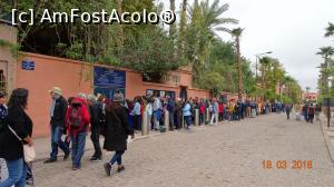 [P31] Aglomeratia de la intrarea in Gradina Majorelle » foto by mecut
 - 
<span class="allrVoted glyphicon glyphicon-heart hidden" id="av1014853"></span>
<a class="m-l-10 hidden" id="sv1014853" onclick="voting_Foto_DelVot(,1014853,29203)" role="button">șterge vot <span class="glyphicon glyphicon-remove"></span></a>
<a id="v91014853" class=" c-red"  onclick="voting_Foto_SetVot(1014853)" role="button"><span class="glyphicon glyphicon-heart-empty"></span> <b>LIKE</b> = Votează poza</a> <img class="hidden"  id="f1014853W9" src="/imagini/loader.gif" border="0" /><span class="AjErrMes hidden" id="e1014853ErM"></span>