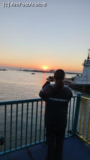 [P01] Răsăritul în Ft Lauderdale, Florida // văzut de pe ferry spre Bahamas (era cam 7.15 dimineața, eram deja îmbarcați, așteptam plecarea) » foto by Cornel
 - 
<span class="allrVoted glyphicon glyphicon-heart hidden" id="av1515024"></span>
<a class="m-l-10 hidden" id="sv1515024" onclick="voting_Foto_DelVot(,1515024,29233)" role="button">șterge vot <span class="glyphicon glyphicon-remove"></span></a>
<a id="v91515024" class=" c-red"  onclick="voting_Foto_SetVot(1515024)" role="button"><span class="glyphicon glyphicon-heart-empty"></span> <b>LIKE</b> = Votează poza</a> <img class="hidden"  id="f1515024W9" src="/imagini/loader.gif" border="0" /><span class="AjErrMes hidden" id="e1515024ErM"></span>