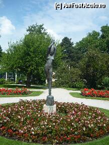 [P15] Austria –  Salzburg - Gradinile Mirabell  - dansatoare » foto by Diaura*
 - 
<span class="allrVoted glyphicon glyphicon-heart hidden" id="av215548"></span>
<a class="m-l-10 hidden" id="sv215548" onclick="voting_Foto_DelVot(,215548,29235)" role="button">șterge vot <span class="glyphicon glyphicon-remove"></span></a>
<a id="v9215548" class=" c-red"  onclick="voting_Foto_SetVot(215548)" role="button"><span class="glyphicon glyphicon-heart-empty"></span> <b>LIKE</b> = Votează poza</a> <img class="hidden"  id="f215548W9" src="/imagini/loader.gif" border="0" /><span class="AjErrMes hidden" id="e215548ErM"></span>