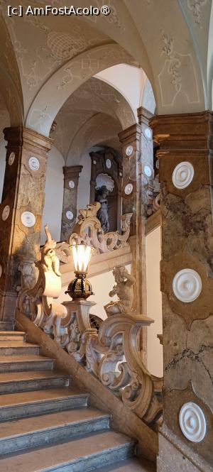 [P27] Scara de marmură din palat. » foto by tata123 🔱
 - 
<span class="allrVoted glyphicon glyphicon-heart hidden" id="av1518879"></span>
<a class="m-l-10 hidden" id="sv1518879" onclick="voting_Foto_DelVot(,1518879,29235)" role="button">șterge vot <span class="glyphicon glyphicon-remove"></span></a>
<a id="v91518879" class=" c-red"  onclick="voting_Foto_SetVot(1518879)" role="button"><span class="glyphicon glyphicon-heart-empty"></span> <b>LIKE</b> = Votează poza</a> <img class="hidden"  id="f1518879W9" src="/imagini/loader.gif" border="0" /><span class="AjErrMes hidden" id="e1518879ErM"></span>