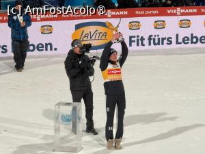 [P17] Ceremonia de premiere (... care îl ridică deasupra capului) » foto by adso
 - 
<span class="allrVoted glyphicon glyphicon-heart hidden" id="av1518438"></span>
<a class="m-l-10 hidden" id="sv1518438" onclick="voting_Foto_DelVot(,1518438,29257)" role="button">șterge vot <span class="glyphicon glyphicon-remove"></span></a>
<a id="v91518438" class=" c-red"  onclick="voting_Foto_SetVot(1518438)" role="button"><span class="glyphicon glyphicon-heart-empty"></span> <b>LIKE</b> = Votează poza</a> <img class="hidden"  id="f1518438W9" src="/imagini/loader.gif" border="0" /><span class="AjErrMes hidden" id="e1518438ErM"></span>