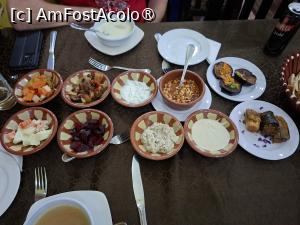 [P12] Giza, Egipt, Restaurantul El Dar Darak, Salate și Meze-uri » foto by mprofeanu
 - 
<span class="allrVoted glyphicon glyphicon-heart hidden" id="av1520275"></span>
<a class="m-l-10 hidden" id="sv1520275" onclick="voting_Foto_DelVot(,1520275,29273)" role="button">șterge vot <span class="glyphicon glyphicon-remove"></span></a>
<a id="v91520275" class=" c-red"  onclick="voting_Foto_SetVot(1520275)" role="button"><span class="glyphicon glyphicon-heart-empty"></span> <b>LIKE</b> = Votează poza</a> <img class="hidden"  id="f1520275W9" src="/imagini/loader.gif" border="0" /><span class="AjErrMes hidden" id="e1520275ErM"></span>