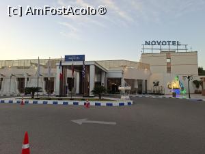 [P01] Cairo, Novotel Cairo Airport Hotel, Fațada cu Intrarea în hotel pozată dimineața în jurul orei 7. » foto by mprofeanu
 - 
<span class="allrVoted glyphicon glyphicon-heart hidden" id="av1521988"></span>
<a class="m-l-10 hidden" id="sv1521988" onclick="voting_Foto_DelVot(,1521988,29286)" role="button">șterge vot <span class="glyphicon glyphicon-remove"></span></a>
<a id="v91521988" class=" c-red"  onclick="voting_Foto_SetVot(1521988)" role="button"><span class="glyphicon glyphicon-heart-empty"></span> <b>LIKE</b> = Votează poza</a> <img class="hidden"  id="f1521988W9" src="/imagini/loader.gif" border="0" /><span class="AjErrMes hidden" id="e1521988ErM"></span>