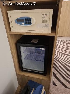 [P14] Cairo, Novotel Cairo Airport Hotel, Camera 222, Răcitorul și-a făcut datoria, Seiful mobilă de șifonier » foto by mprofeanu
 - 
<span class="allrVoted glyphicon glyphicon-heart hidden" id="av1522001"></span>
<a class="m-l-10 hidden" id="sv1522001" onclick="voting_Foto_DelVot(,1522001,29286)" role="button">șterge vot <span class="glyphicon glyphicon-remove"></span></a>
<a id="v91522001" class=" c-red"  onclick="voting_Foto_SetVot(1522001)" role="button"><span class="glyphicon glyphicon-heart-empty"></span> <b>LIKE</b> = Votează poza</a> <img class="hidden"  id="f1522001W9" src="/imagini/loader.gif" border="0" /><span class="AjErrMes hidden" id="e1522001ErM"></span>