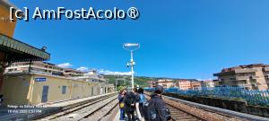 [P38] Pe peron în Gara Lamezia Terme Nicastro » foto by irinad
 - 
<span class="allrVoted glyphicon glyphicon-heart hidden" id="av1524935"></span>
<a class="m-l-10 hidden" id="sv1524935" onclick="voting_Foto_DelVot(,1524935,29296)" role="button">șterge vot <span class="glyphicon glyphicon-remove"></span></a>
<a id="v91524935" class=" c-red"  onclick="voting_Foto_SetVot(1524935)" role="button"><span class="glyphicon glyphicon-heart-empty"></span> <b>LIKE</b> = Votează poza</a> <img class="hidden"  id="f1524935W9" src="/imagini/loader.gif" border="0" /><span class="AjErrMes hidden" id="e1524935ErM"></span>