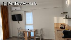 [P12] Otopeni Suites- camera » foto by elenaadina
 - 
<span class="allrVoted glyphicon glyphicon-heart hidden" id="av1525732"></span>
<a class="m-l-10 hidden" id="sv1525732" onclick="voting_Foto_DelVot(,1525732,29305)" role="button">șterge vot <span class="glyphicon glyphicon-remove"></span></a>
<a id="v91525732" class=" c-red"  onclick="voting_Foto_SetVot(1525732)" role="button"><span class="glyphicon glyphicon-heart-empty"></span> <b>LIKE</b> = Votează poza</a> <img class="hidden"  id="f1525732W9" src="/imagini/loader.gif" border="0" /><span class="AjErrMes hidden" id="e1525732ErM"></span>