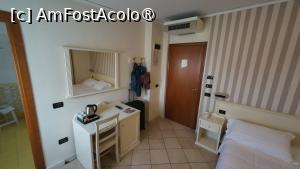 [P04] Hotel Villa Serena - camera » foto by Dragoș_MD
 - 
<span class="allrVoted glyphicon glyphicon-heart hidden" id="av1529368"></span>
<a class="m-l-10 hidden" id="sv1529368" onclick="voting_Foto_DelVot(,1529368,29334)" role="button">șterge vot <span class="glyphicon glyphicon-remove"></span></a>
<a id="v91529368" class=" c-red"  onclick="voting_Foto_SetVot(1529368)" role="button"><span class="glyphicon glyphicon-heart-empty"></span> <b>LIKE</b> = Votează poza</a> <img class="hidden"  id="f1529368W9" src="/imagini/loader.gif" border="0" /><span class="AjErrMes hidden" id="e1529368ErM"></span>