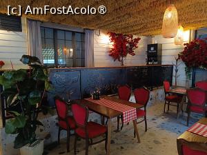 [P07] Priștina, Albanezi Restaurant Traditional Food, Sala, Pereții albi cu linii simple și Scaunele tapițate în roșu intens, Elemente „Moderne” » foto by mprofeanu
 - 
<span class="allrVoted glyphicon glyphicon-heart hidden" id="av1534977"></span>
<a class="m-l-10 hidden" id="sv1534977" onclick="voting_Foto_DelVot(,1534977,29378)" role="button">șterge vot <span class="glyphicon glyphicon-remove"></span></a>
<a id="v91534977" class=" c-red"  onclick="voting_Foto_SetVot(1534977)" role="button"><span class="glyphicon glyphicon-heart-empty"></span> <b>LIKE</b> = Votează poza</a> <img class="hidden"  id="f1534977W9" src="/imagini/loader.gif" border="0" /><span class="AjErrMes hidden" id="e1534977ErM"></span>